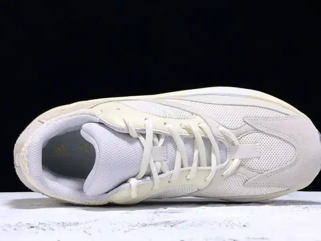 Yeezy Boost 700 Adidas EG7596 Analog 0704